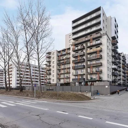 Dobrego Pasterza With Balcony Cracow By Renters דירה קרקוב