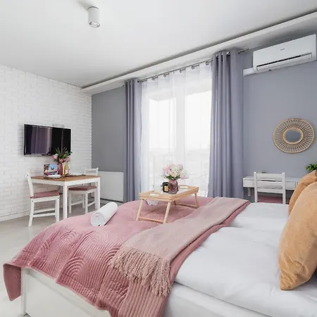 Dobrego Pasterza With Balcony Cracow By Renters Apartment *