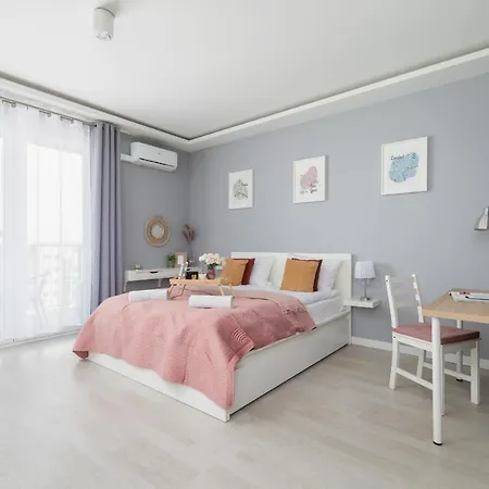 Dobrego Pasterza With Balcony Cracow By Renters Apartment *