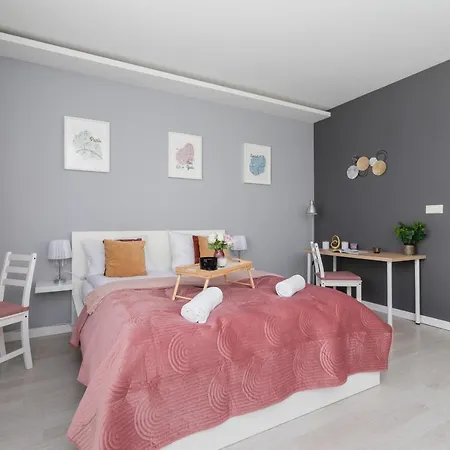 Dobrego Pasterza With Balcony Cracow By Renters Kraków